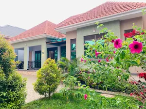 4bdrm Penthouse in Kitende Entebbe Road, Central Division for sale