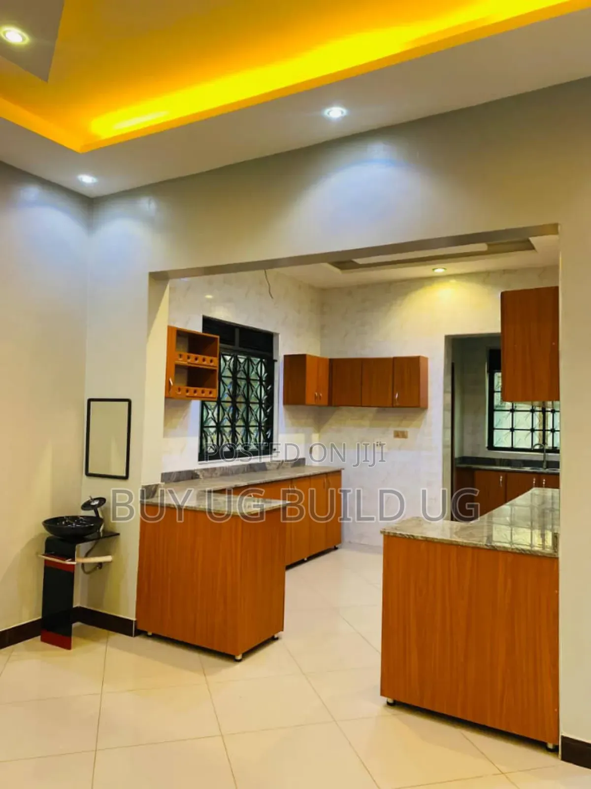 4bdrm Penthouse in Kitende Entebbe Road, Central Division for sale