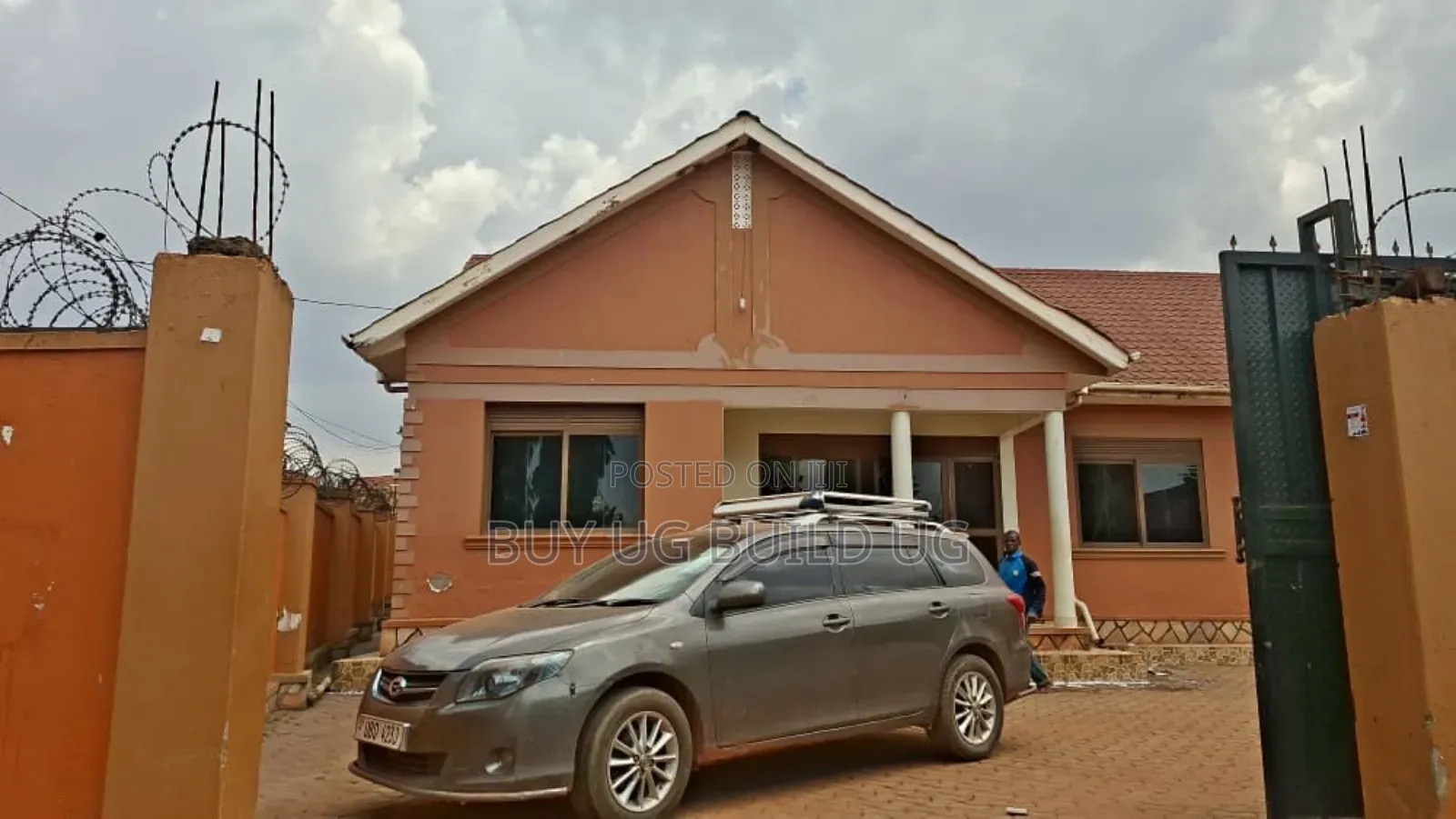 6bdrm Bungalow in Kyanja Kampala, Central Division for sale