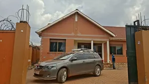 6bdrm Bungalow in Kyanja Kampala, Central Division for sale