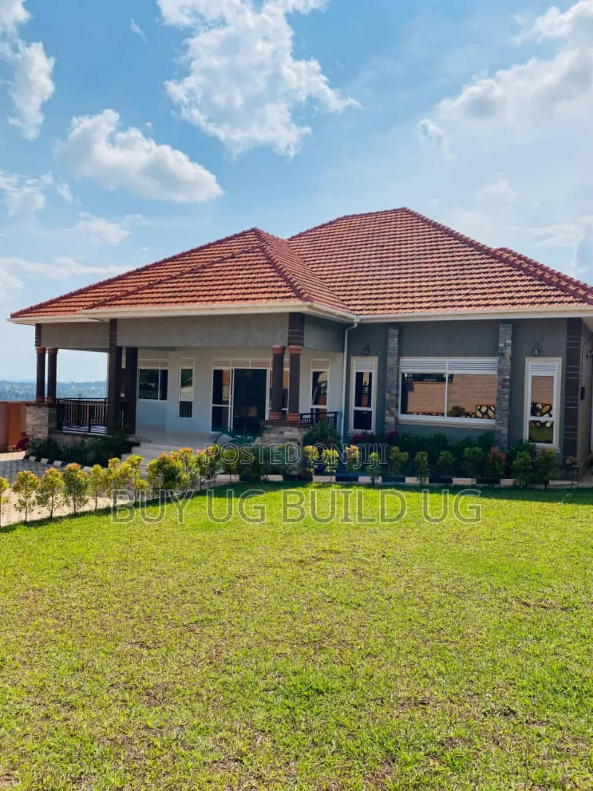 4bdrm Bungalow in Bwebajja Entebbe, Central Division for sale
