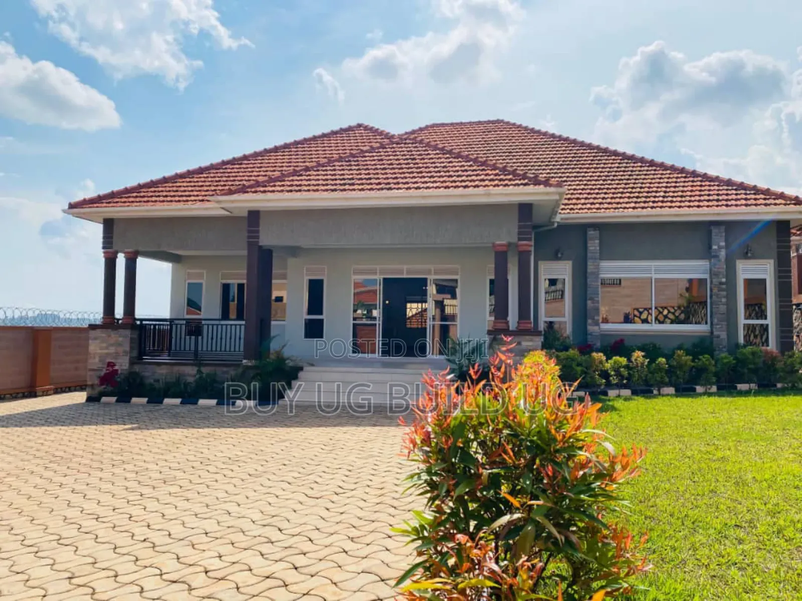 4bdrm Bungalow in Bwebajja Entebbe, Central Division for sale