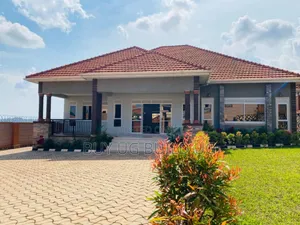 4bdrm Bungalow in Bwebajja Entebbe, Central Division for sale