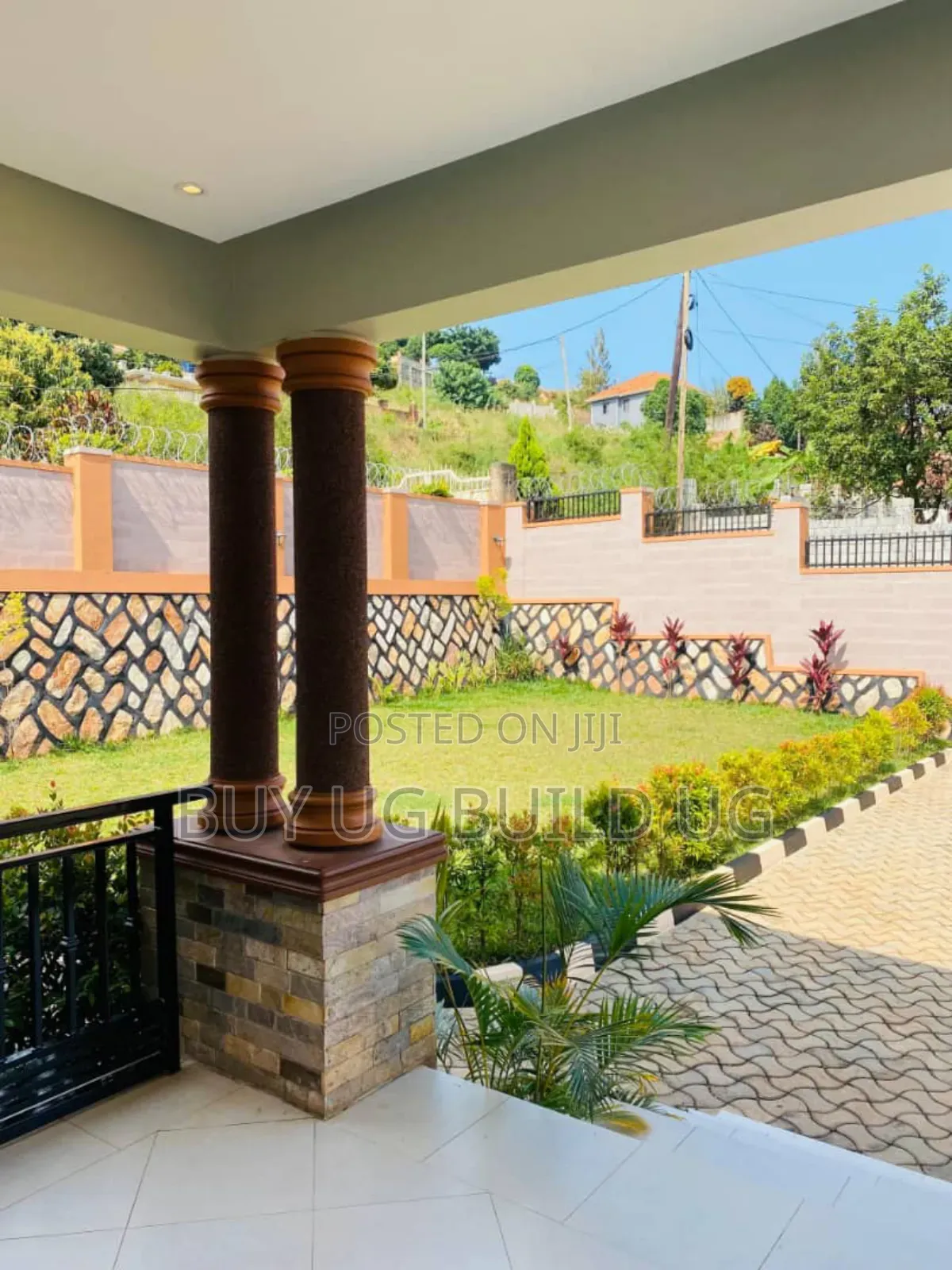 4bdrm Bungalow in Bwebajja Entebbe, Central Division for sale