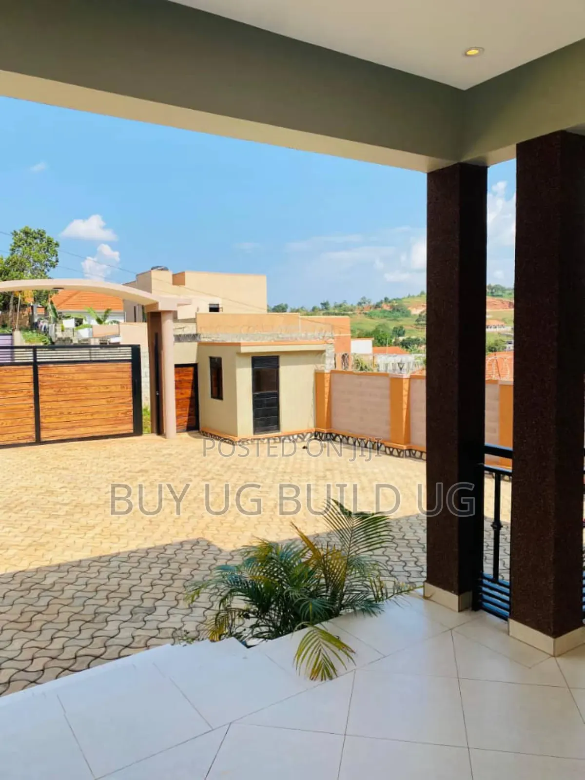 4bdrm Bungalow in Bwebajja Entebbe, Central Division for sale