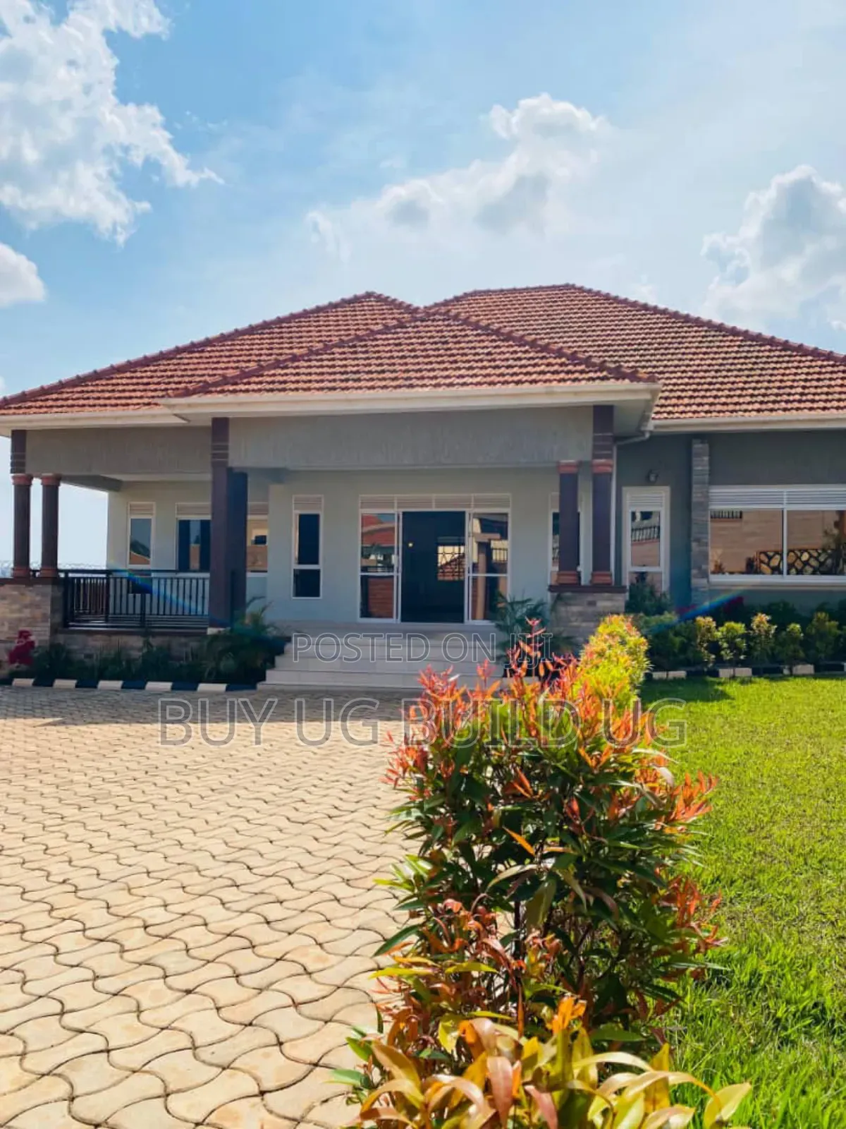 4bdrm Bungalow in Bwebajja Entebbe, Central Division for sale