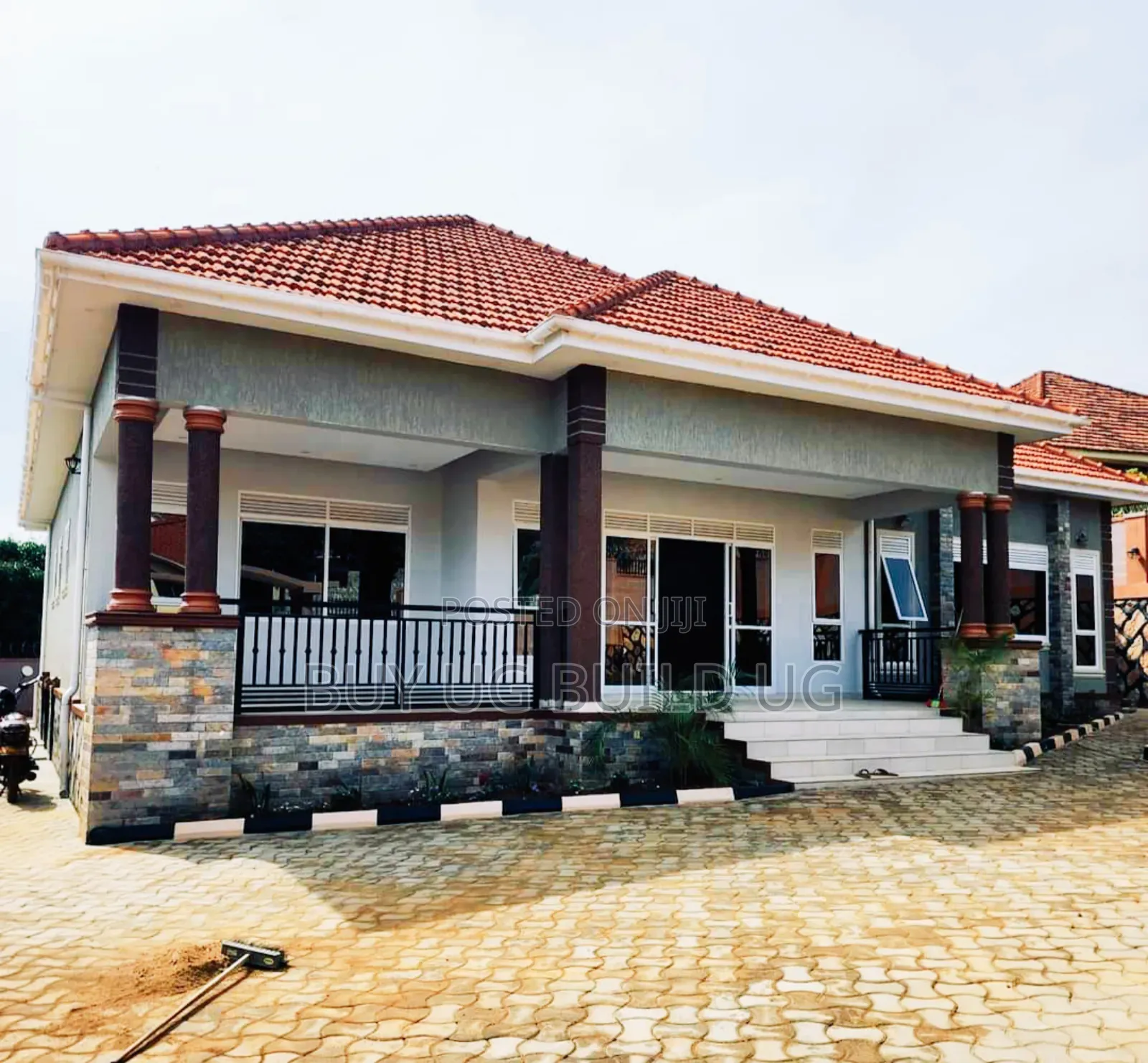 4bdrm Bungalow in Bwebajja Entebbe, Central Division for sale