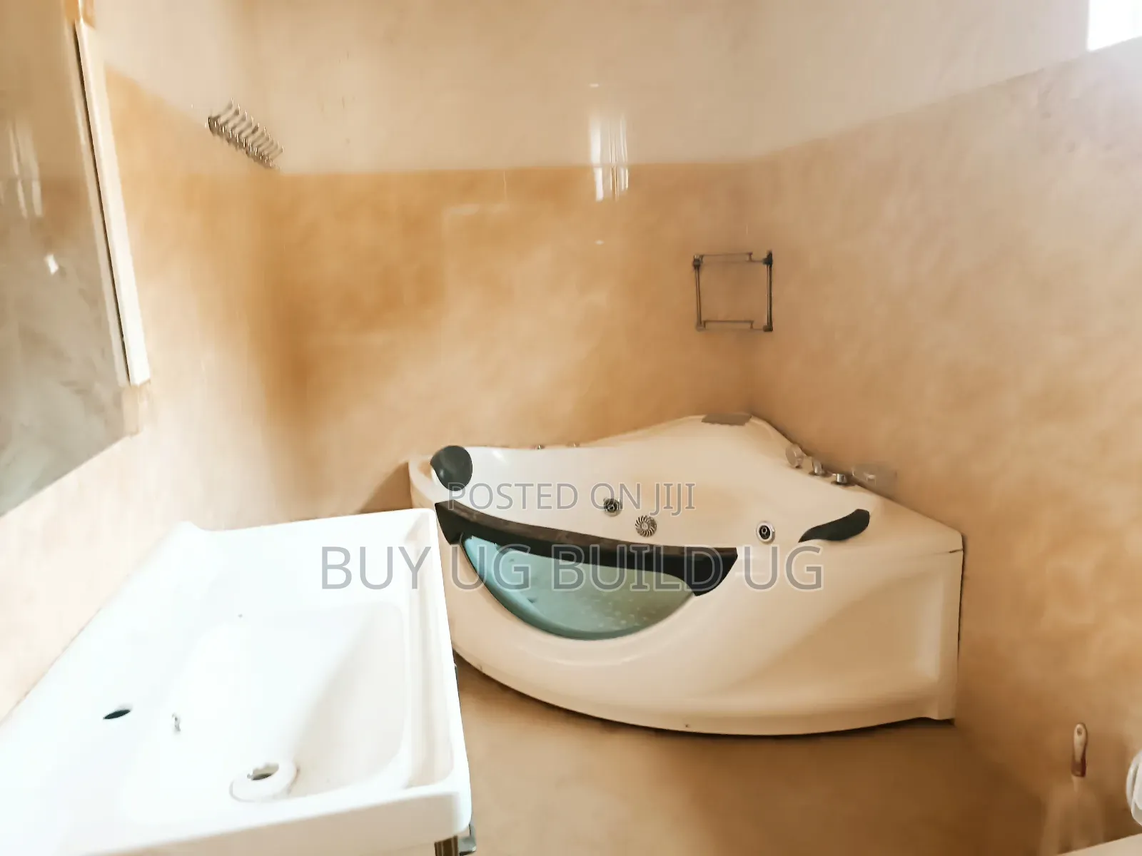 4bdrm Bungalow in Nalya, Central Division for sale