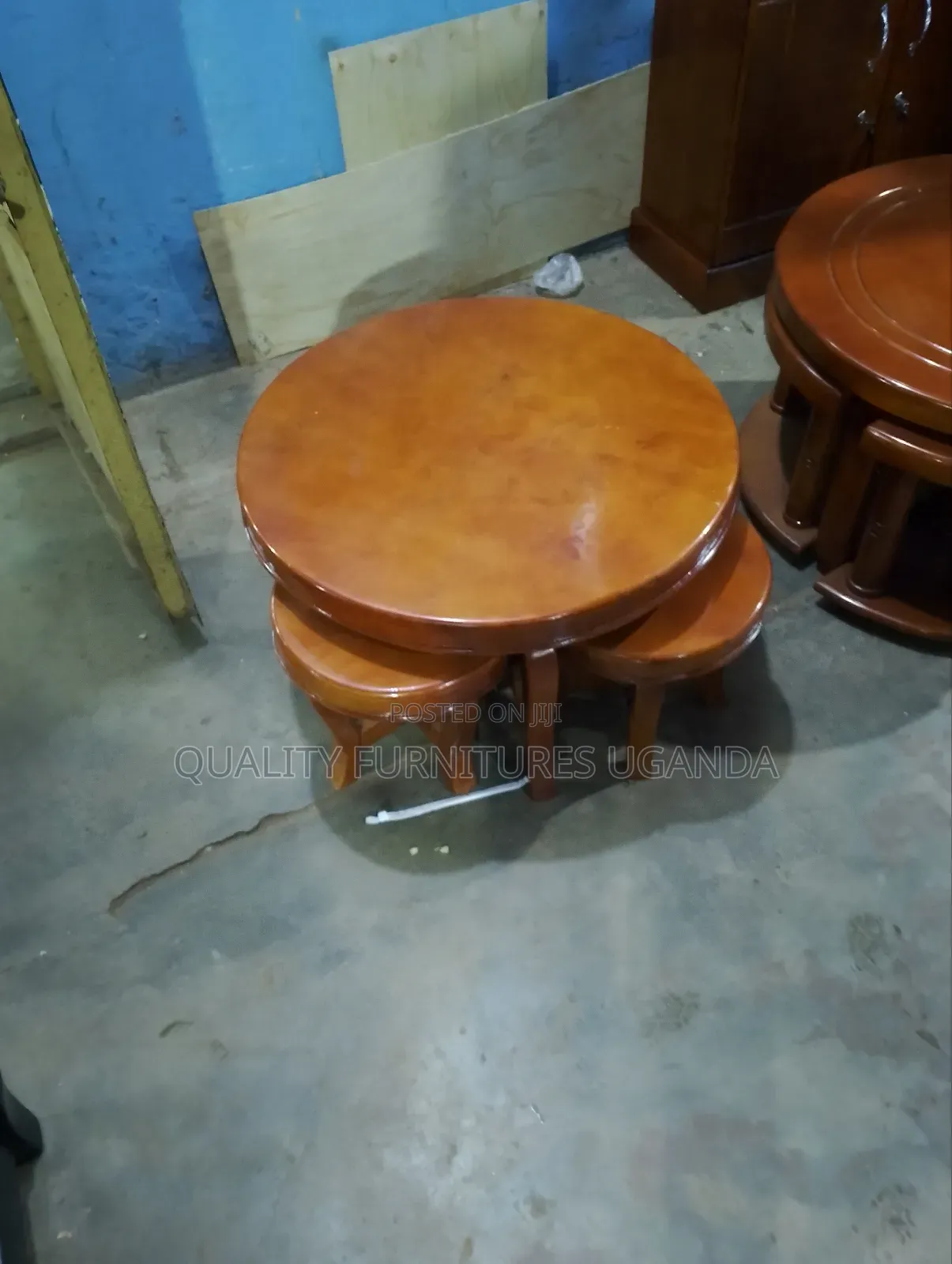 Round Living Room Table