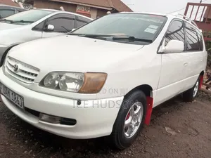 Toyota Ipsum 2000 Pearl