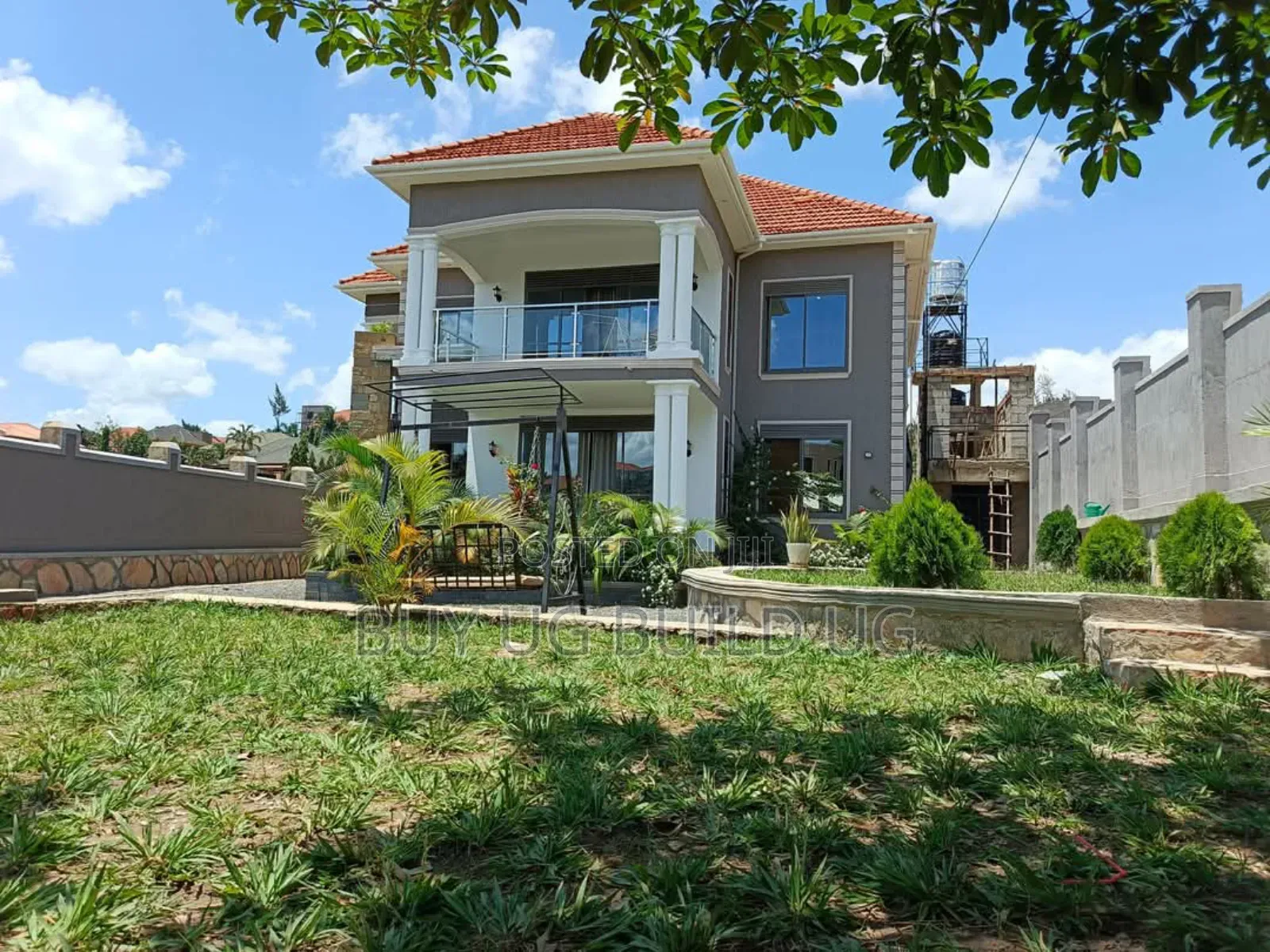 5bdrm Mansion in Kira for rent