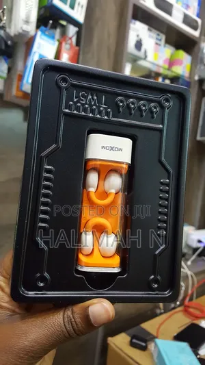 Moxom on Ear Buds Bass
