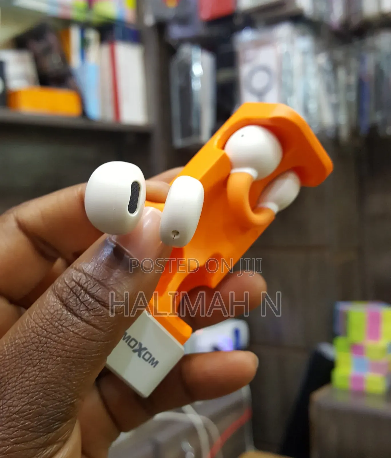 Moxom on Ear Buds Bass