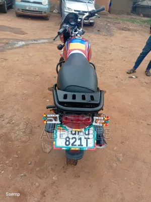 Bajaj Boxer 125 2024 Red