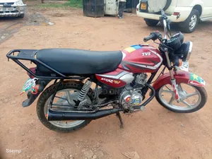 TVS HLX 125 2021 Red
