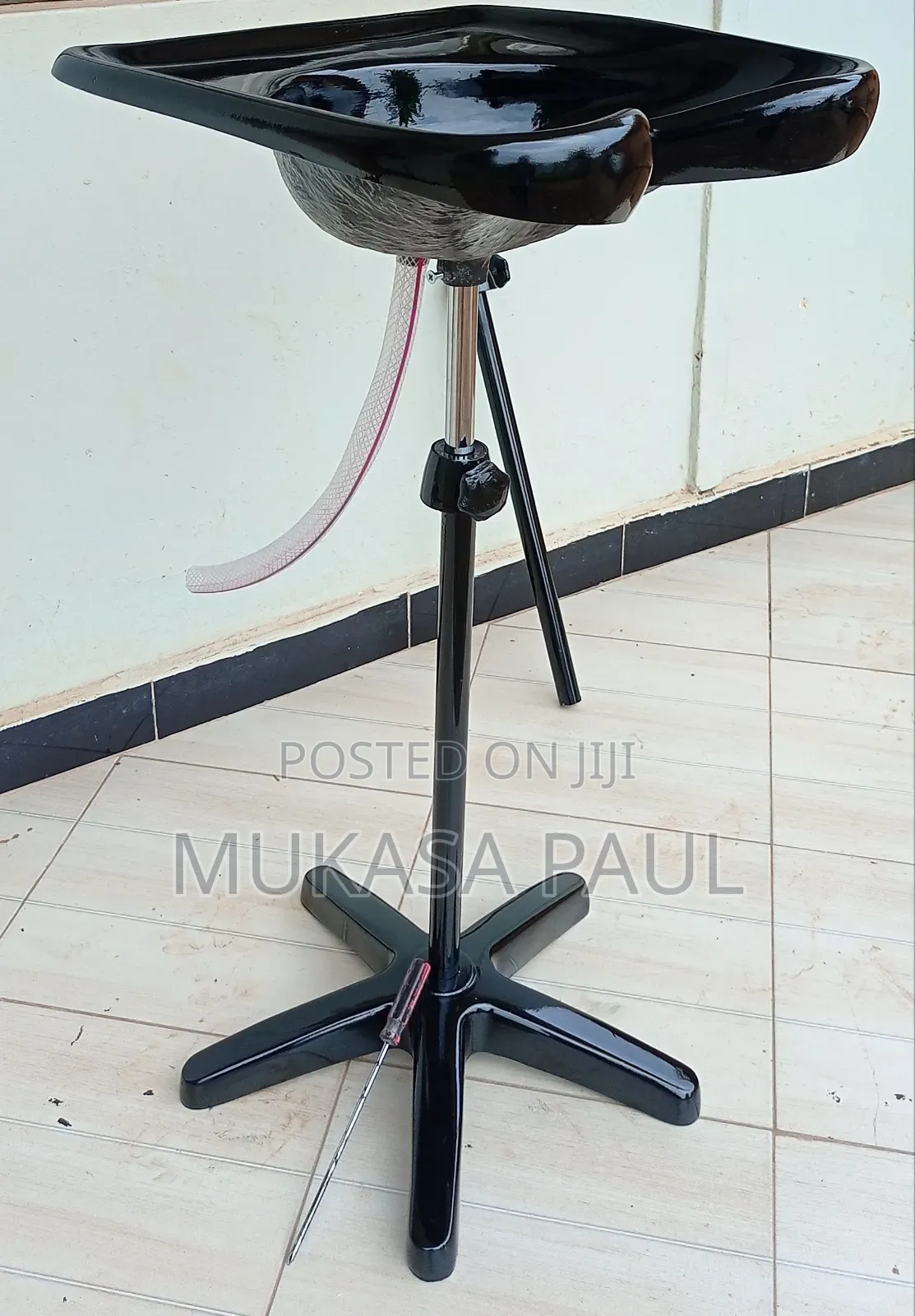 Saloon Wash Basin With Adjustable Stand