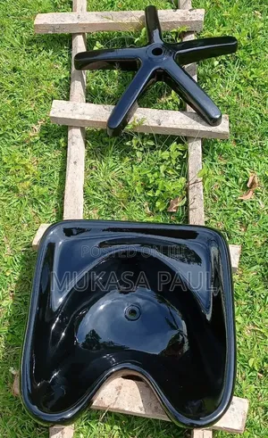 Saloon Wash Basin With Adjustable Stand