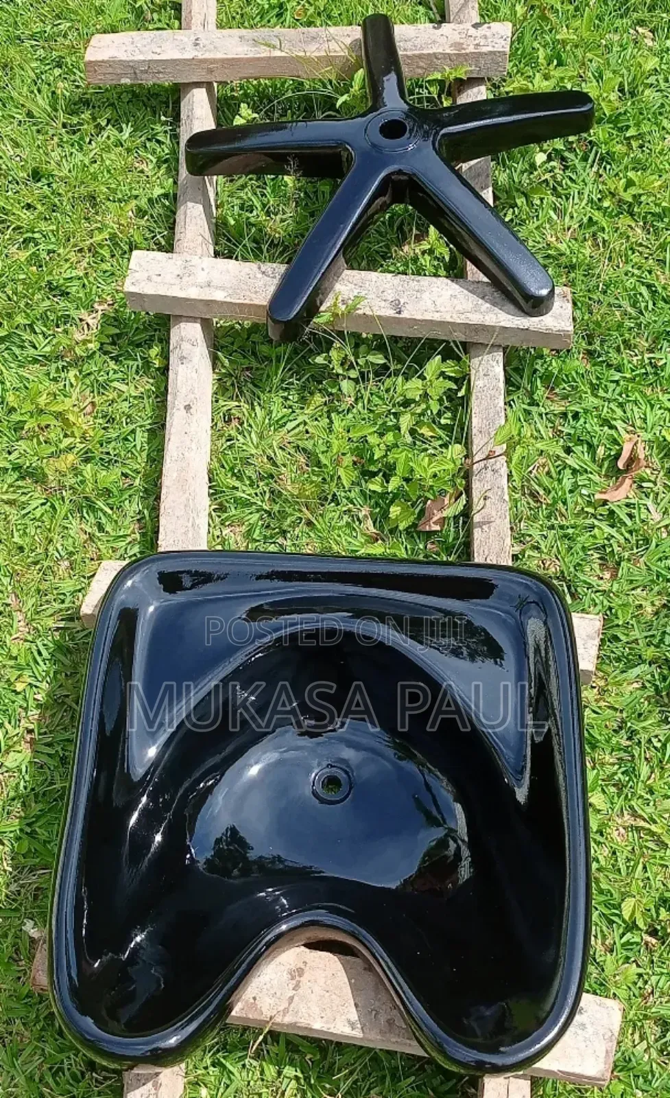Saloon Wash Basin With Adjustable Stand