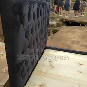 Black 4*6 Tuftedbed