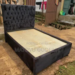 Black 4*6 Tuftedbed