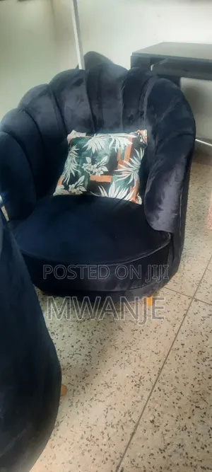 Dubai Biggest Barber Chairs