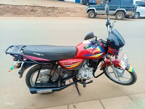 Bajaj Boxer 125 2024 Red