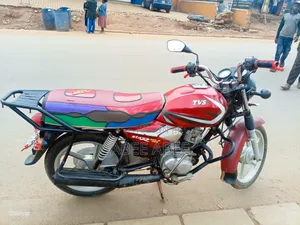 TVS HLX 125 2021 Red