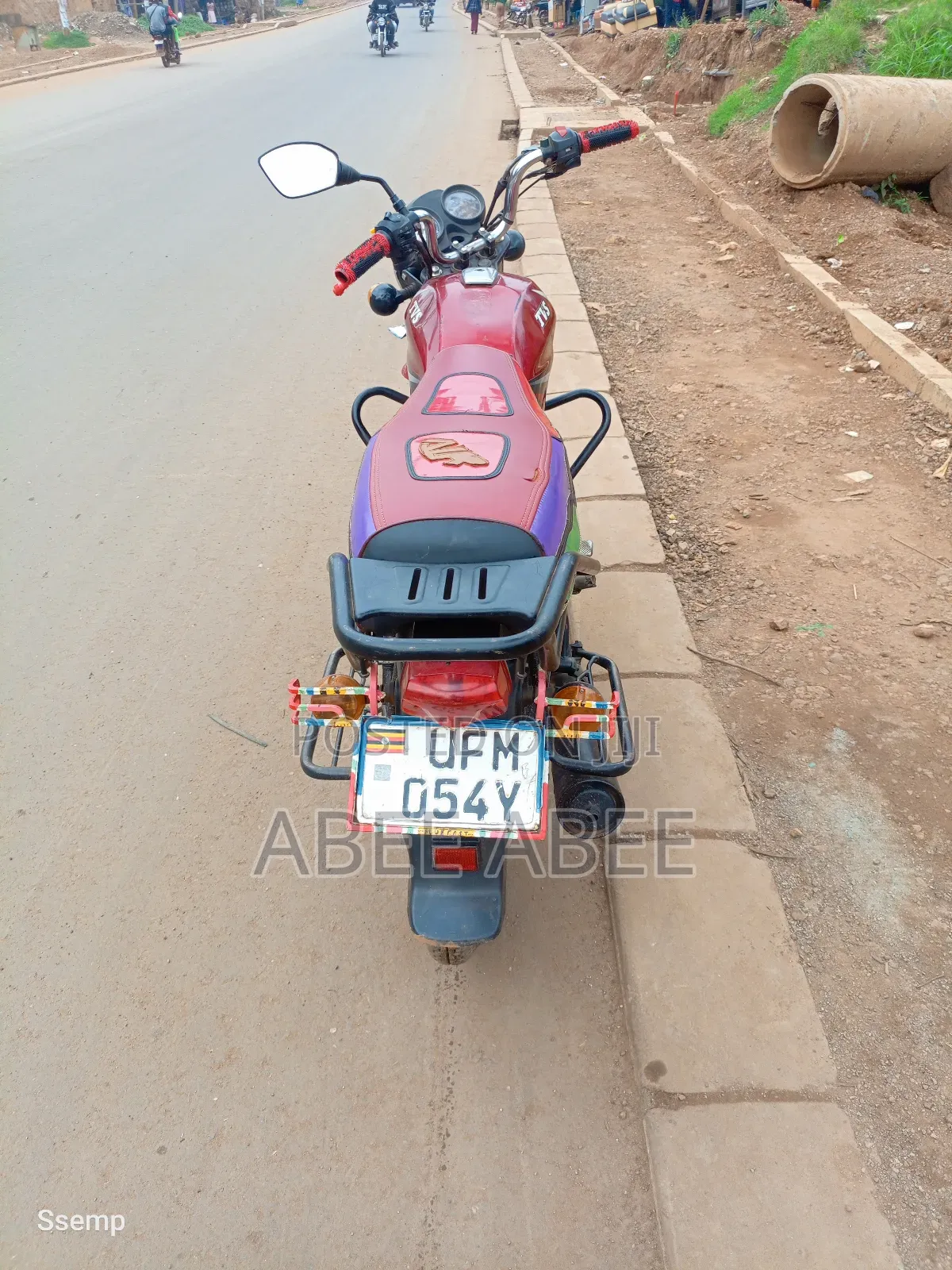 TVS HLX 125 2021 Red