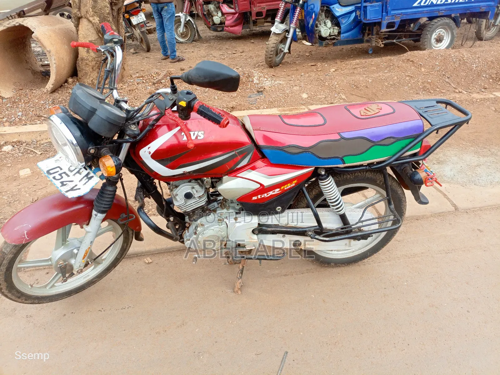 TVS HLX 125 2021 Red