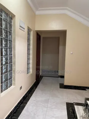 6bdrm House in Bwebajja Estate, Central Division for sale