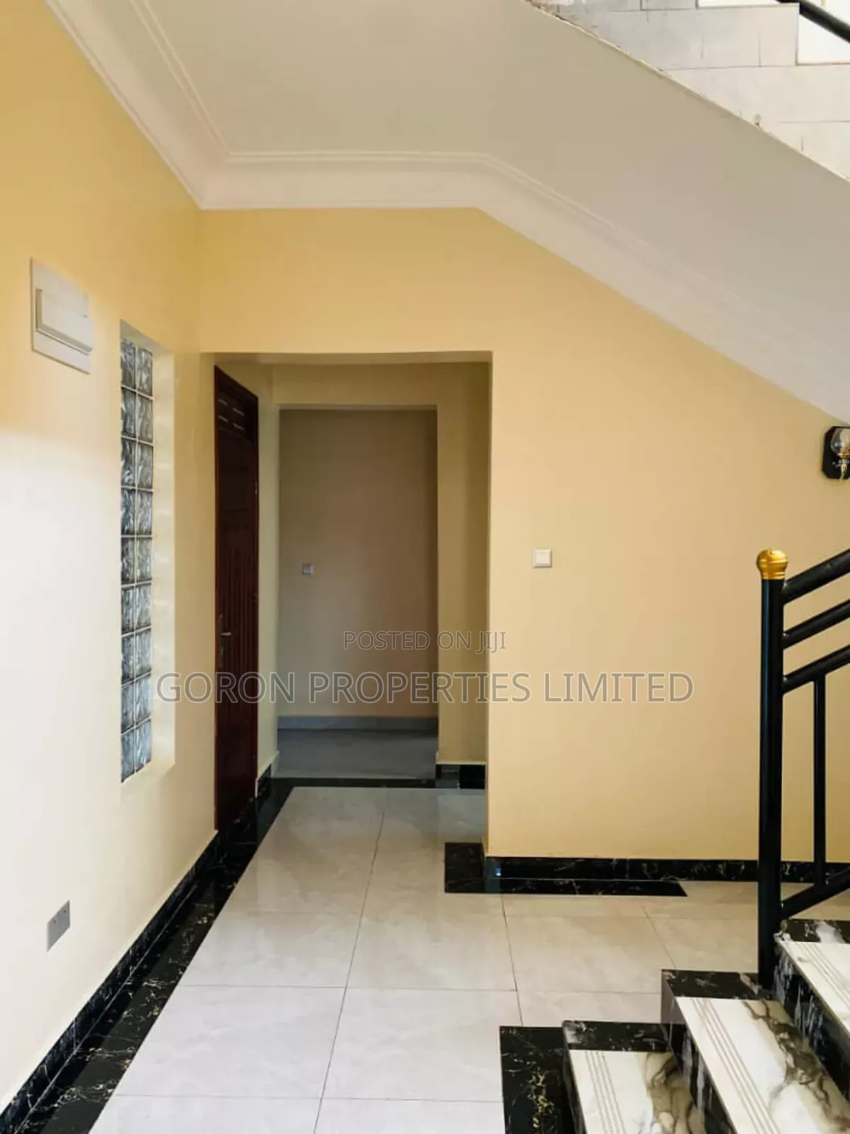 6bdrm House in Bwebajja Estate, Central Division for sale