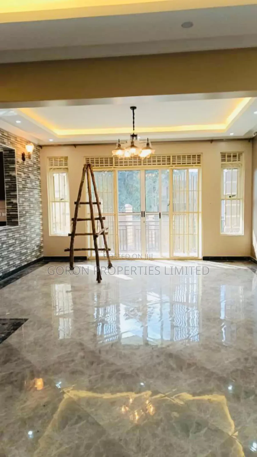 6bdrm House in Bwebajja Estate, Central Division for sale