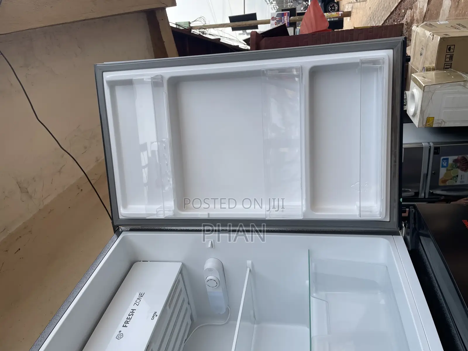 Hisense 120litres Fridge in Excellent and Optmal Conditon
