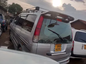 Toyota Noah 2001 Silver