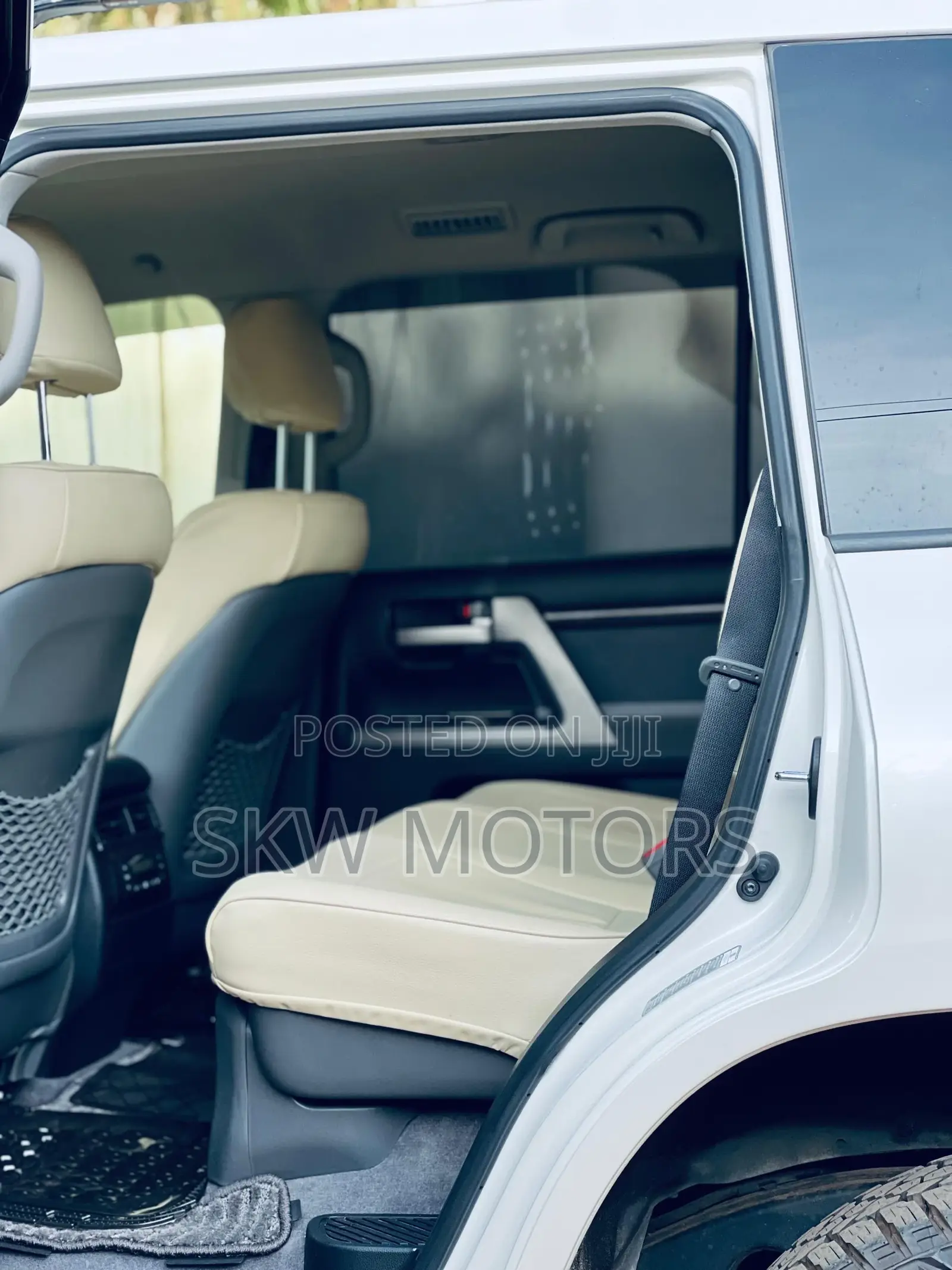 Toyota Land Cruiser 2012 White
