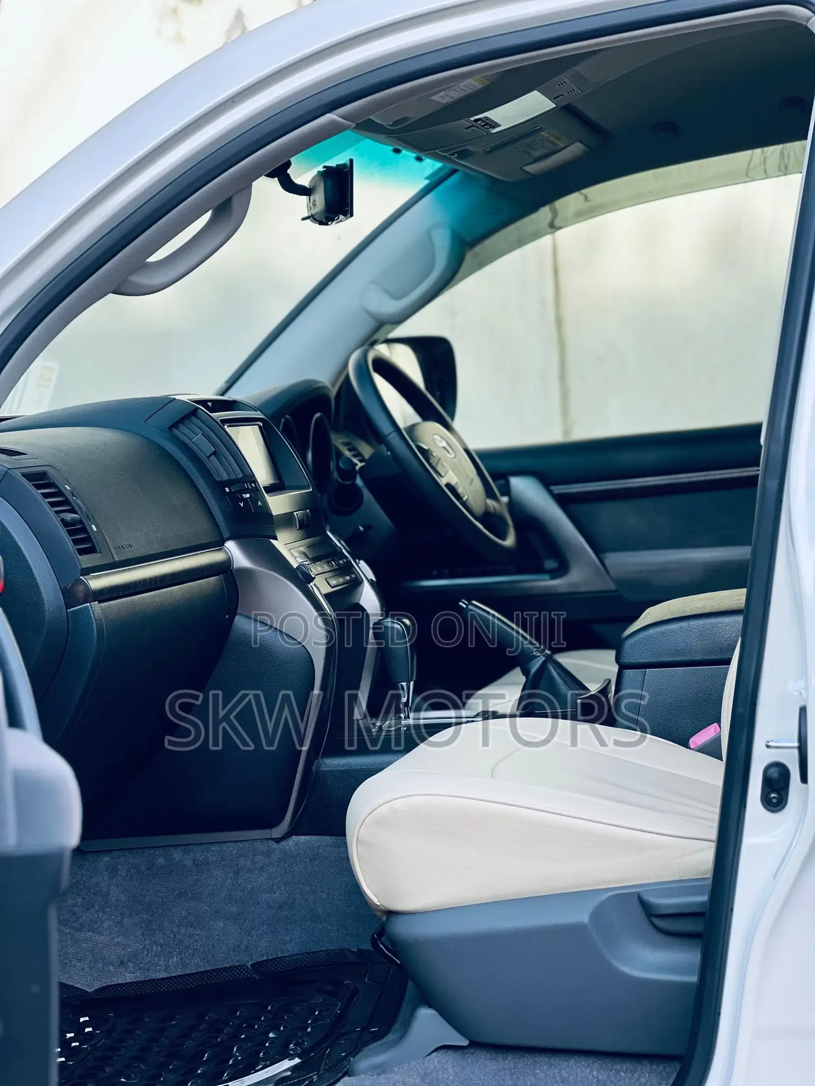 Toyota Land Cruiser 2012 White
