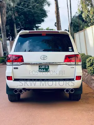 Toyota Land Cruiser 2012 White