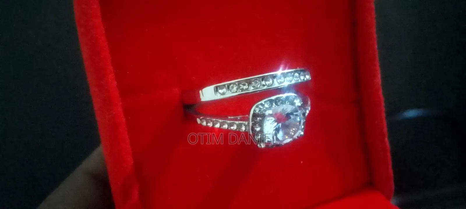 Stainless Silver Engagement/Wedding Ring Size 8 for Sale 300,000