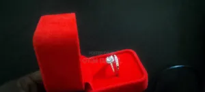 Stainless Silver Engagement/Wedding Ring Size 8 for Sale 300,000