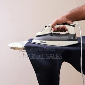Geepas Steam Iron/Geepas Wet and Dry Steam Iron