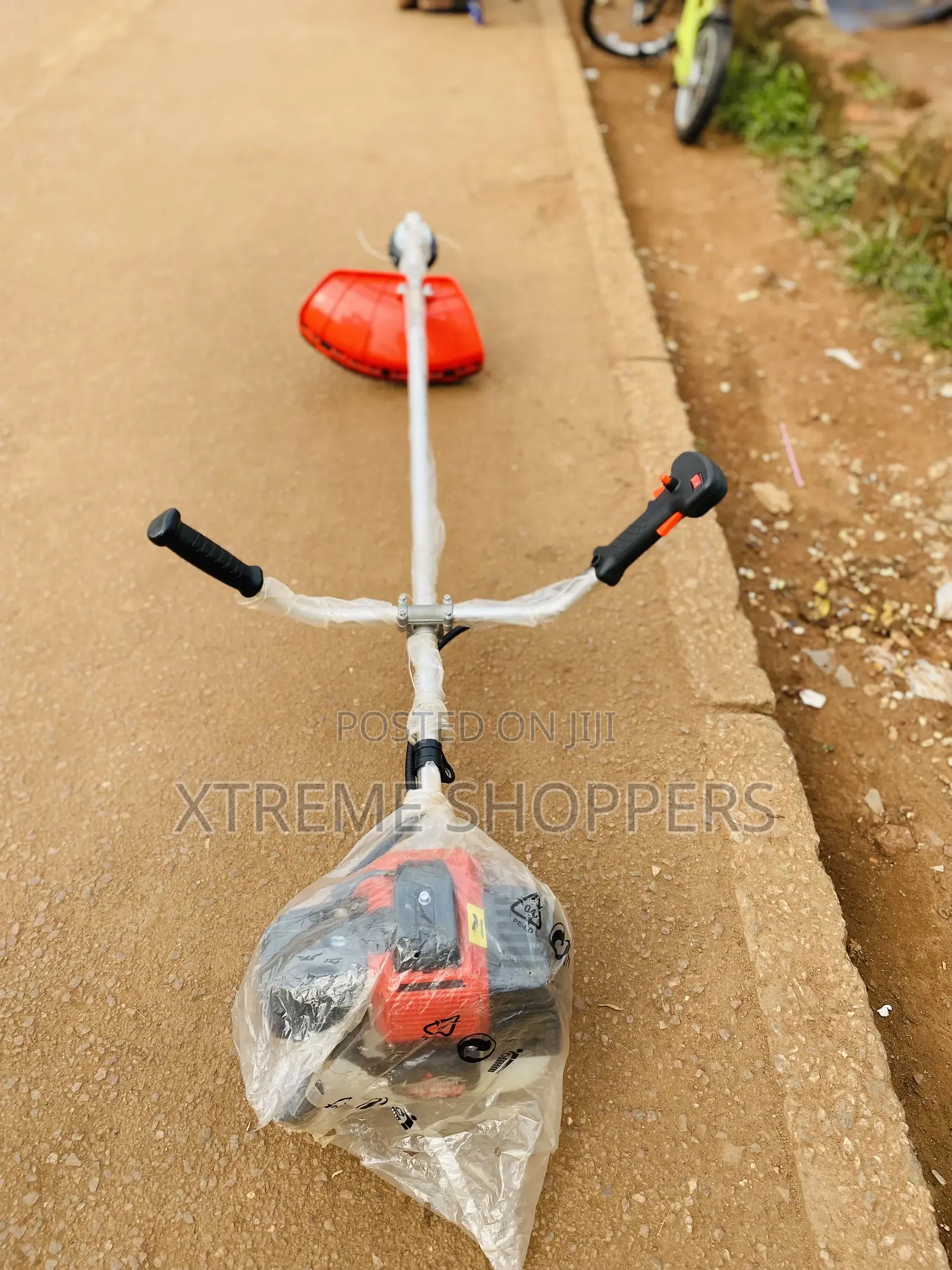 Authorised Japan Dealer / Mitsubishi 520cc/ Lawnmower/Grass