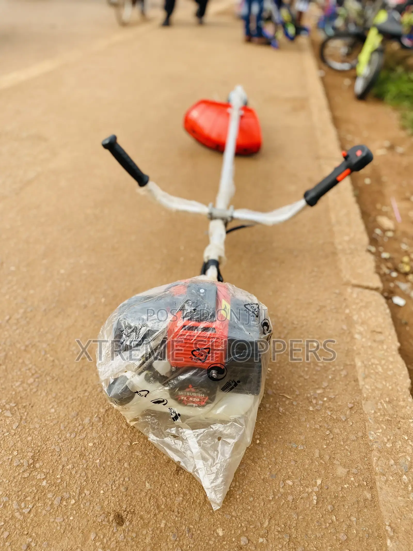 Authorised Japan Dealer / Mitsubishi 520cc/ Lawnmower/Grass