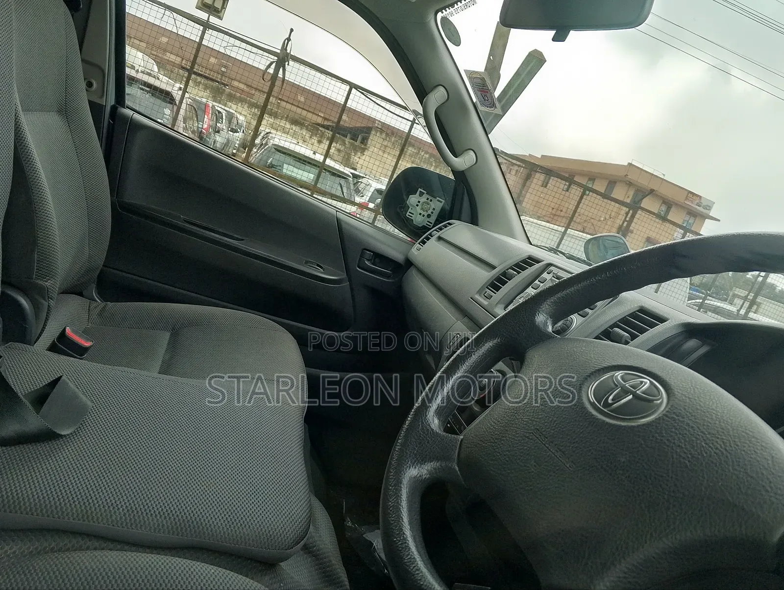 Toyota HiAce 2011 Green
