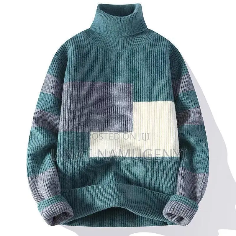Pull Neck Green Sweater With Gray and White Design