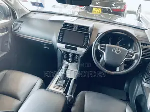 Toyota Land Cruiser Prado 2022 Black