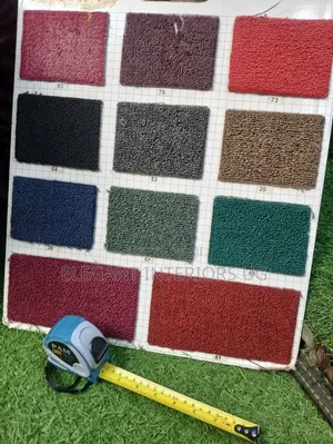 Fancy Woolen Carpets Available in All Colours at Favorable Price
