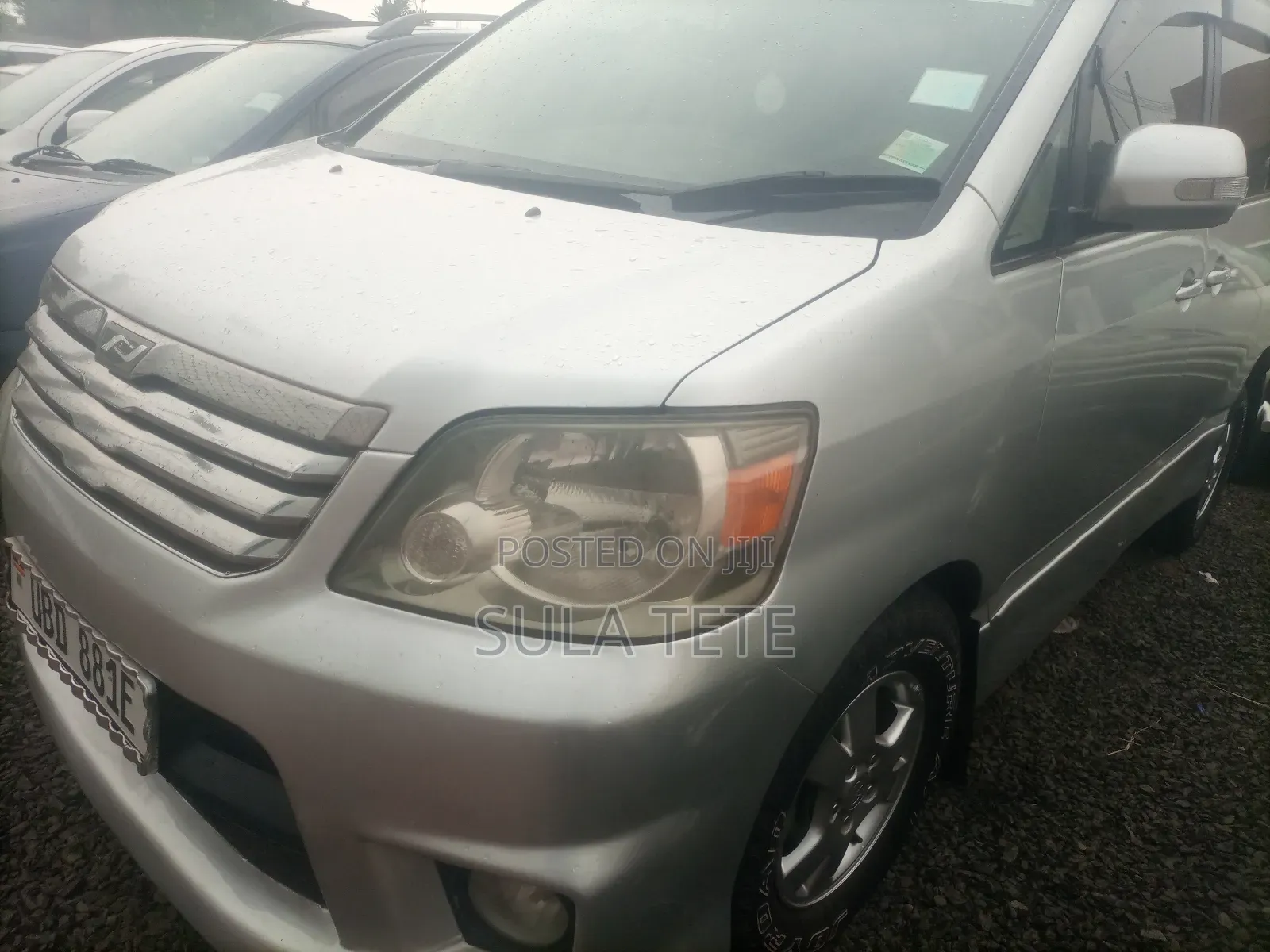 Toyota Noah 2.0 143hp AWD (7 Seater) 2008 Silver