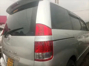 Toyota Noah 2.0 143hp AWD (7 Seater) 2008 Silver