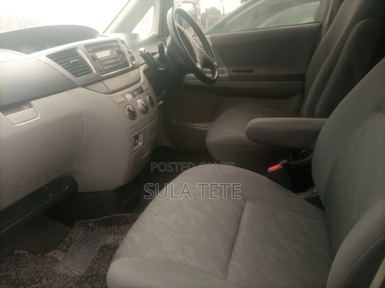 Toyota Noah 2.0 143hp AWD (7 Seater) 2008 Silver