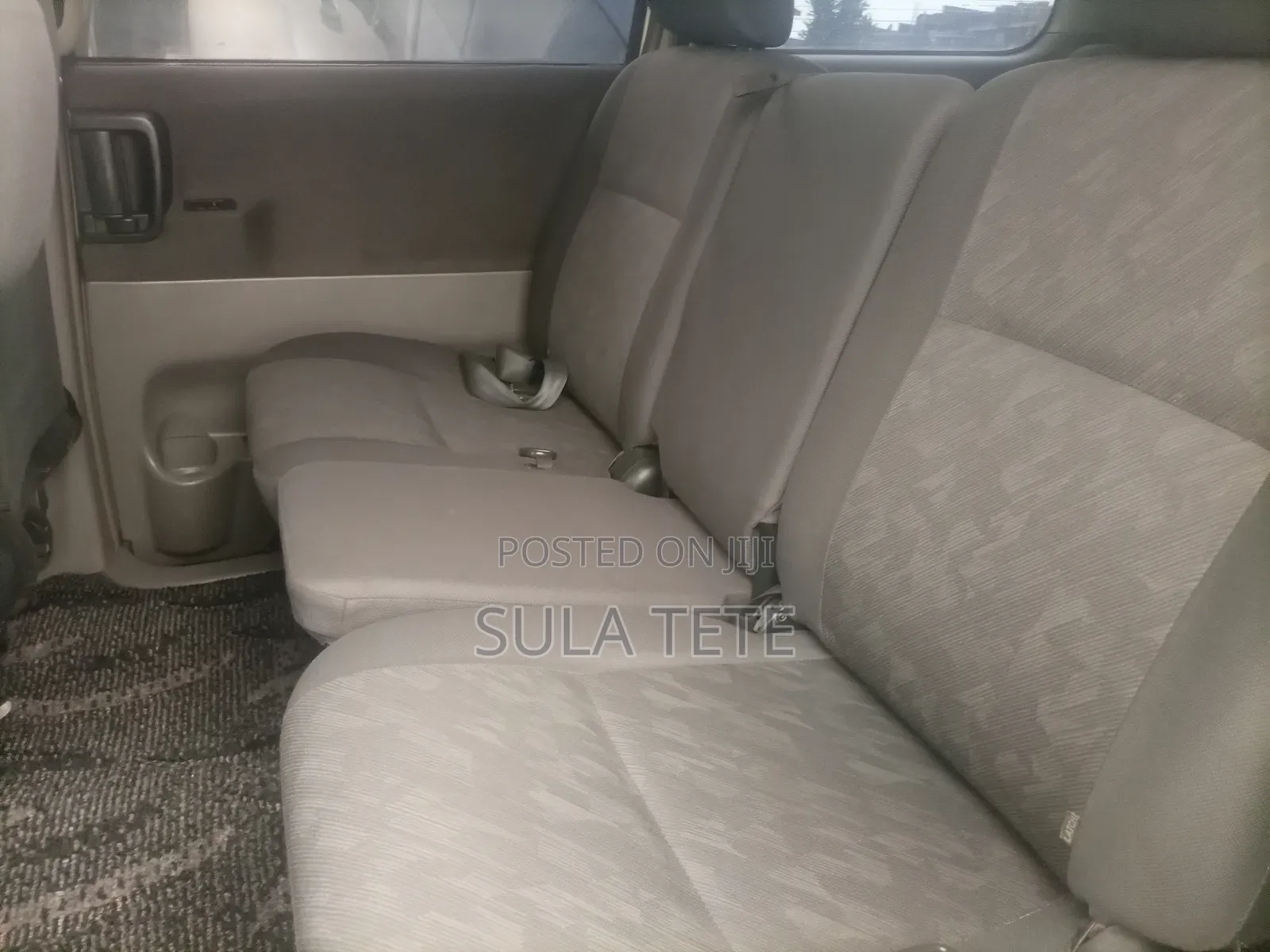 Toyota Noah 2.0 143hp AWD (7 Seater) 2008 Silver